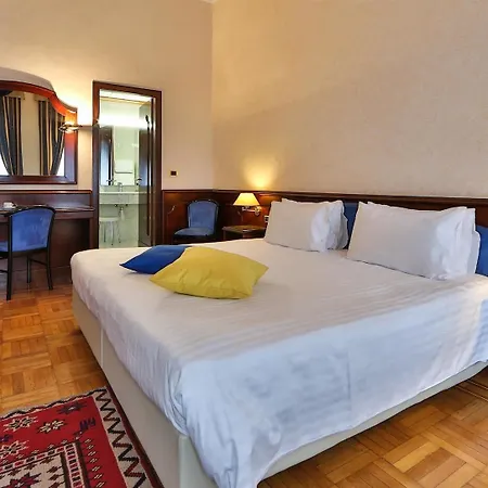 Western Moderno Verdi Szálloda Genova